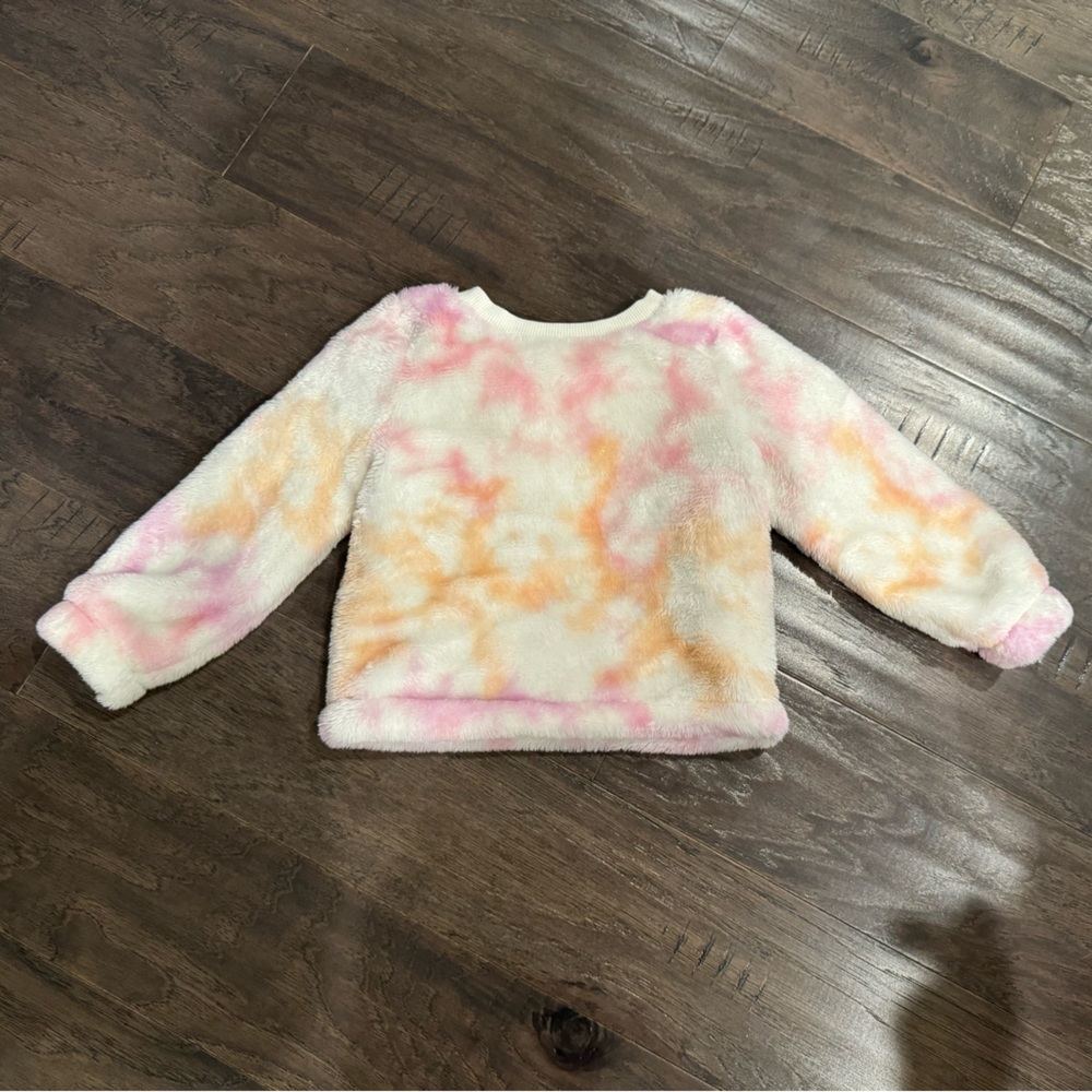 Fuzzy sweatshirt tie-dyed